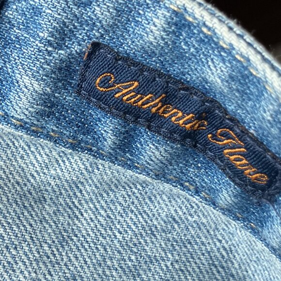 Vintage 00s Y2K Aeropostale 3 4 Short Flare Distressed Low‎ Rise Floral Jeans - Picture 6 of 6